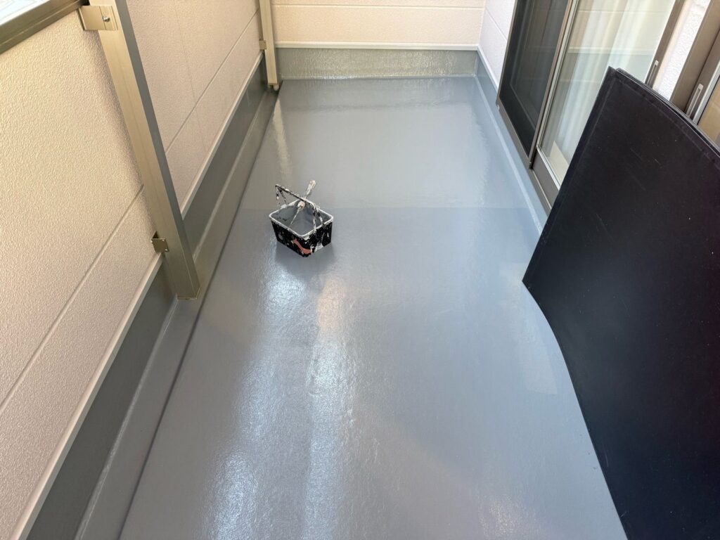 バルコニー 上塗り途中