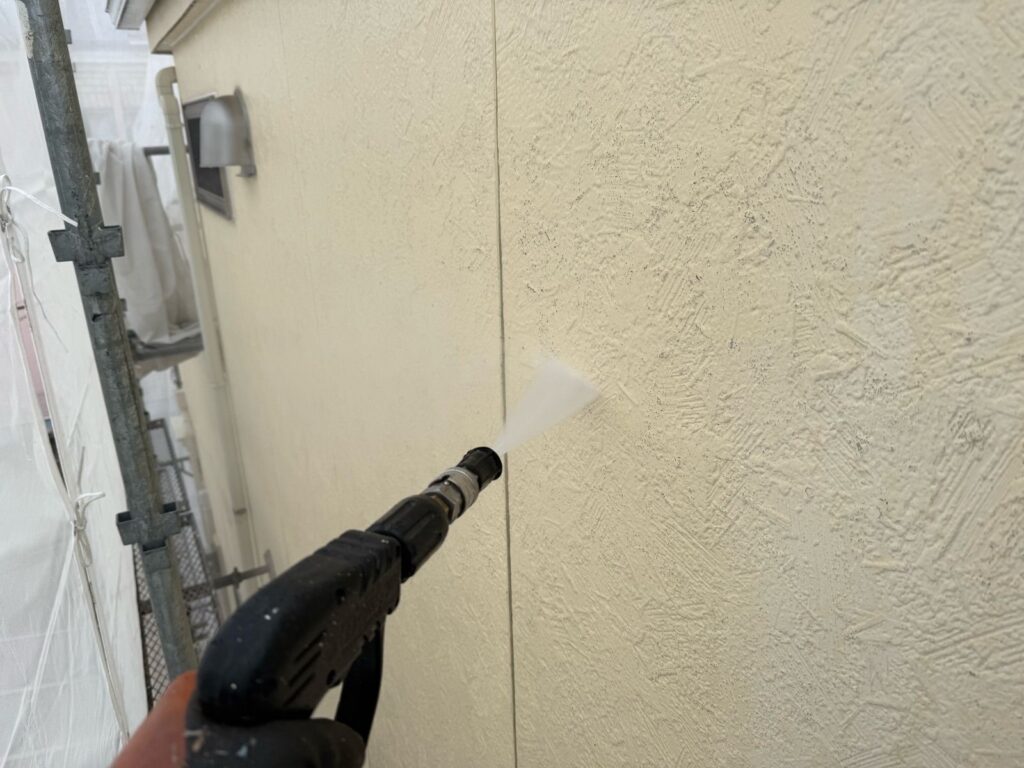 外壁　高圧洗浄手元