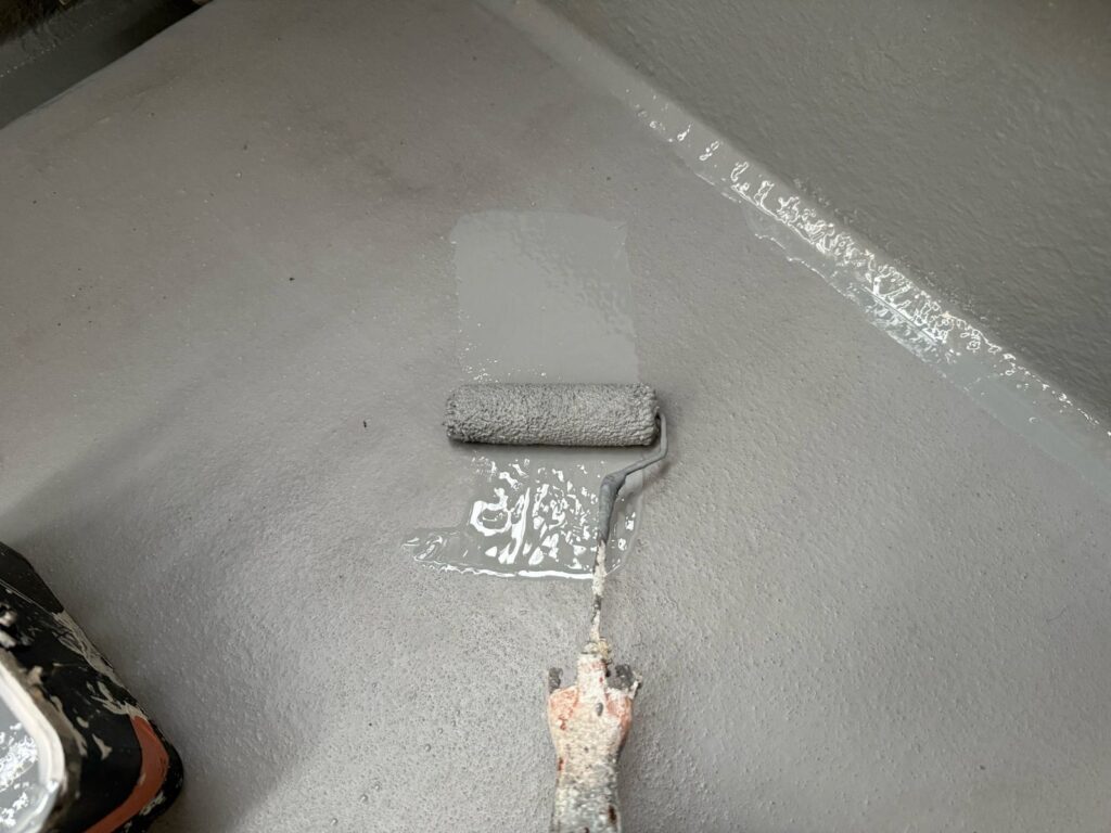 バルコニー 下塗り手元