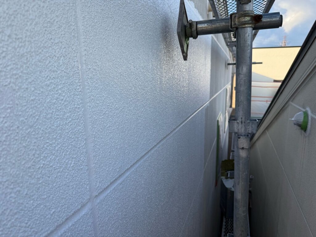 外壁 下塗り途中