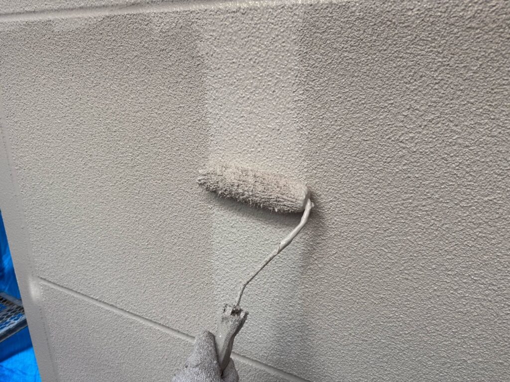 外壁 上塗り手元