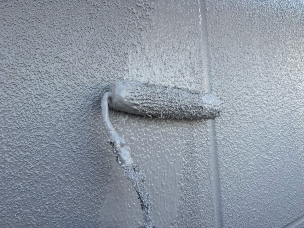 外壁 上塗り手元