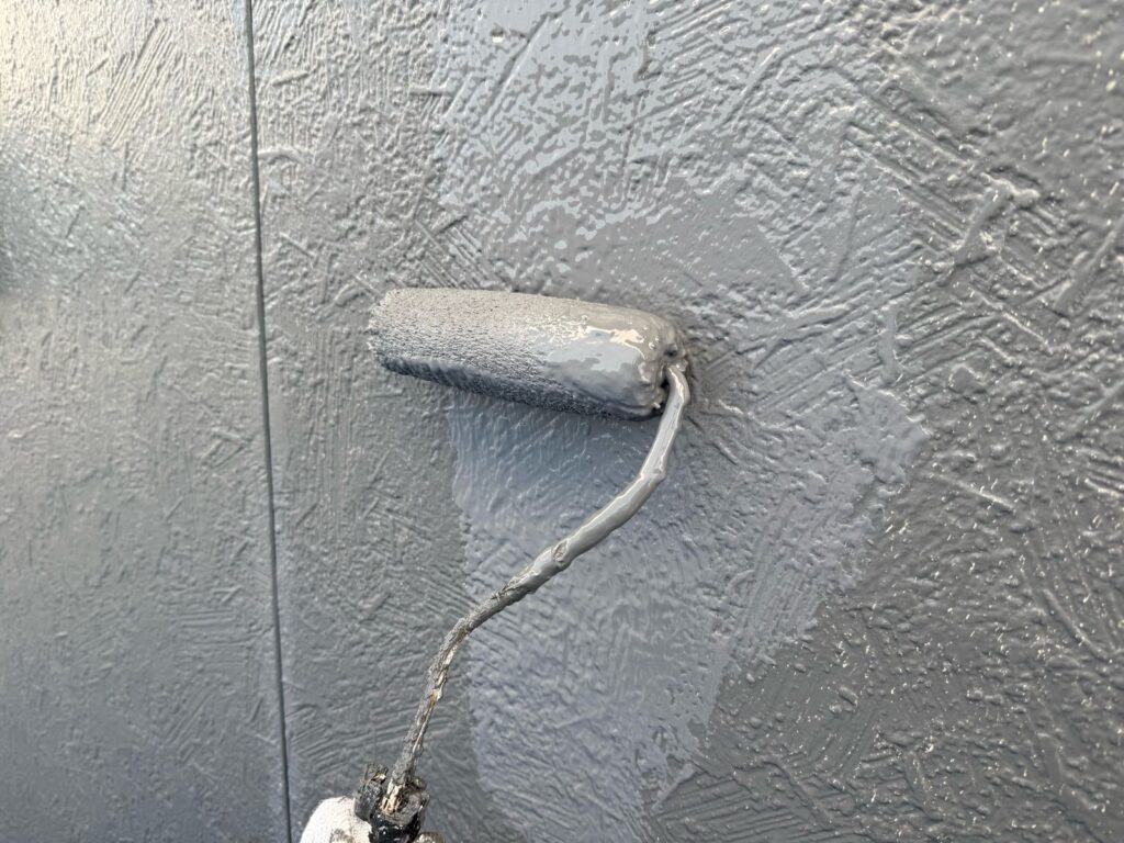 外壁　上塗り手元
