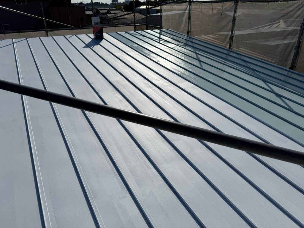 屋根 中塗り途中