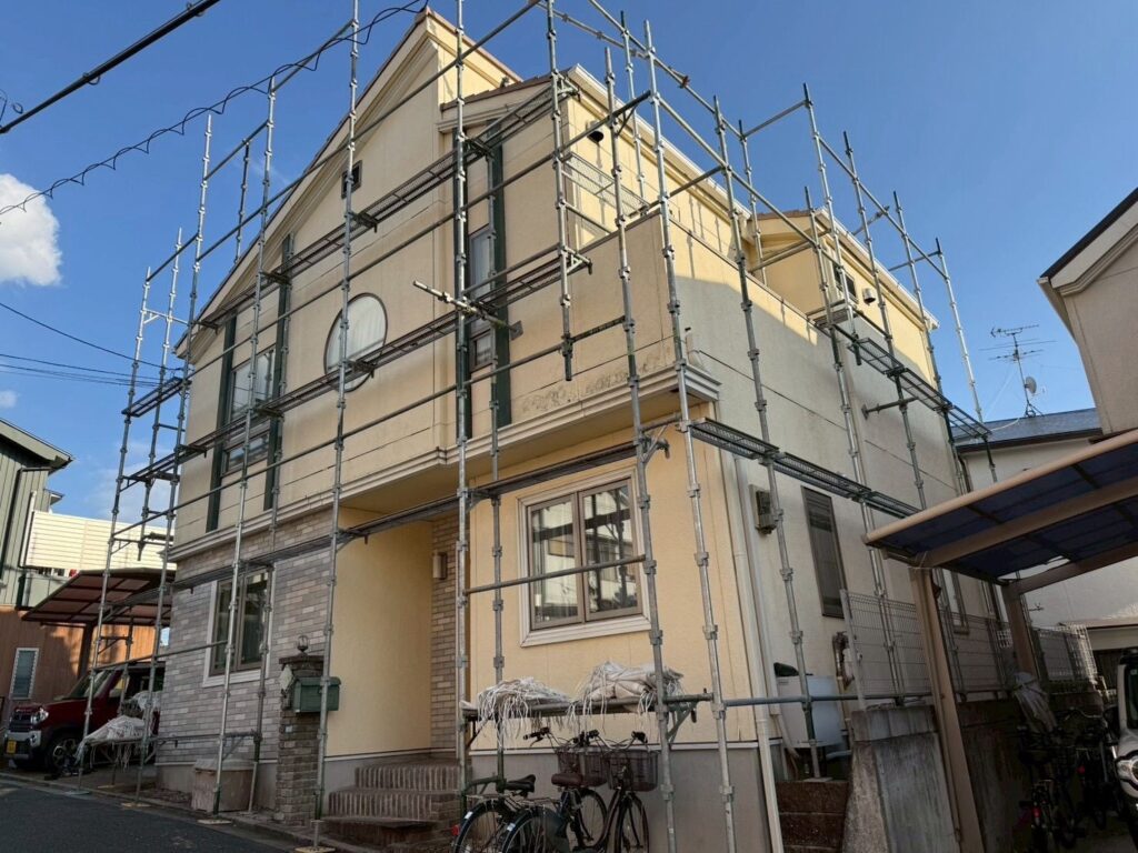 足場組立　途中