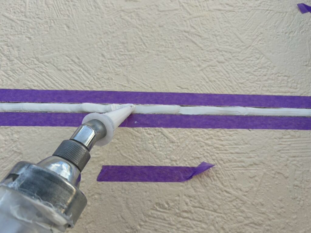 外壁　シール施工手元