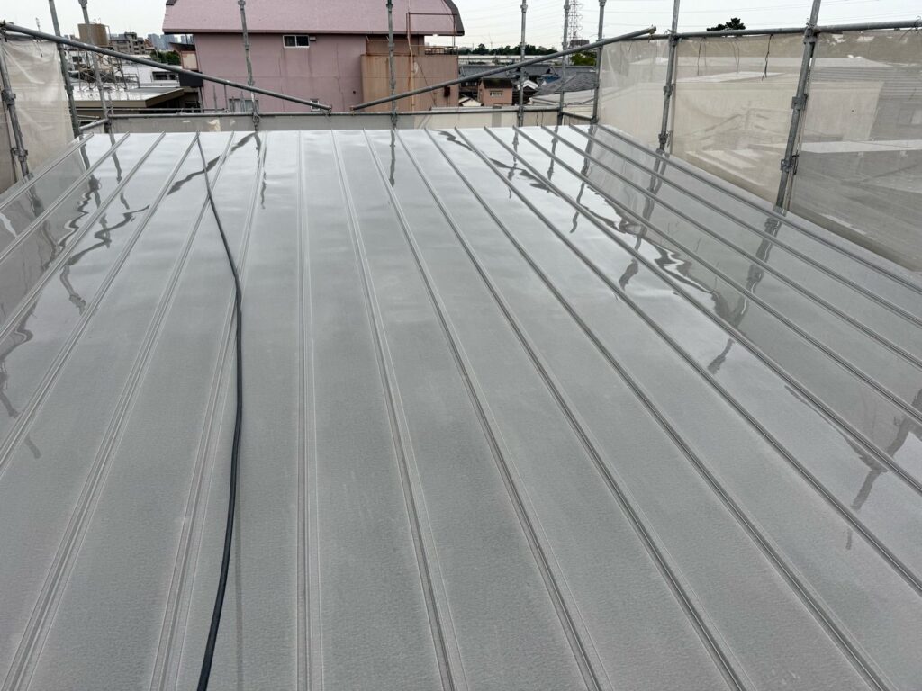 屋根 高圧洗浄途中