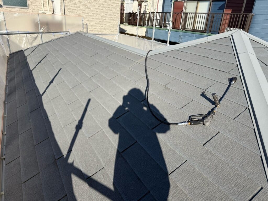 屋根　高圧洗浄前