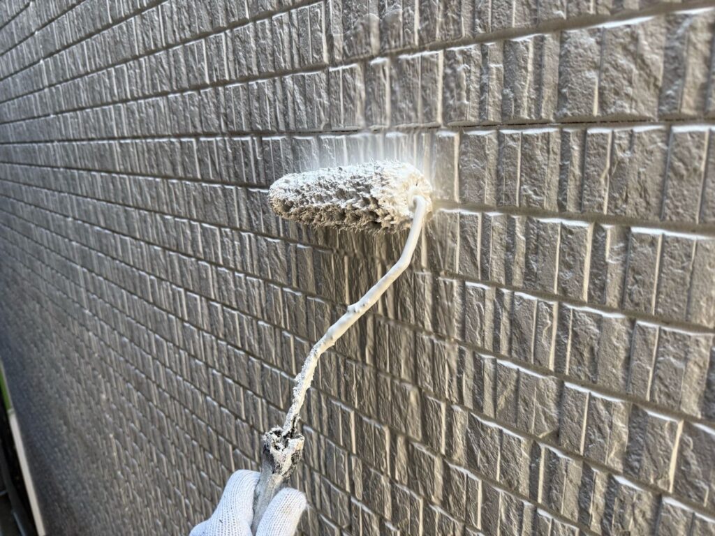 外壁 中塗り手元