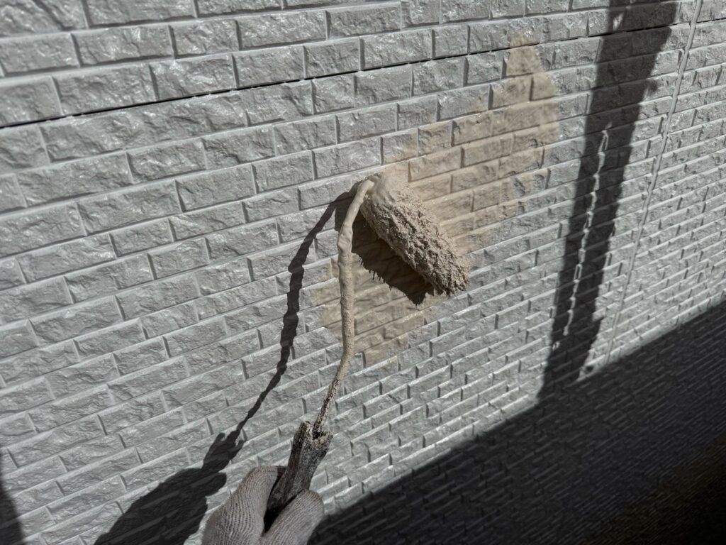 外壁　中塗り手元