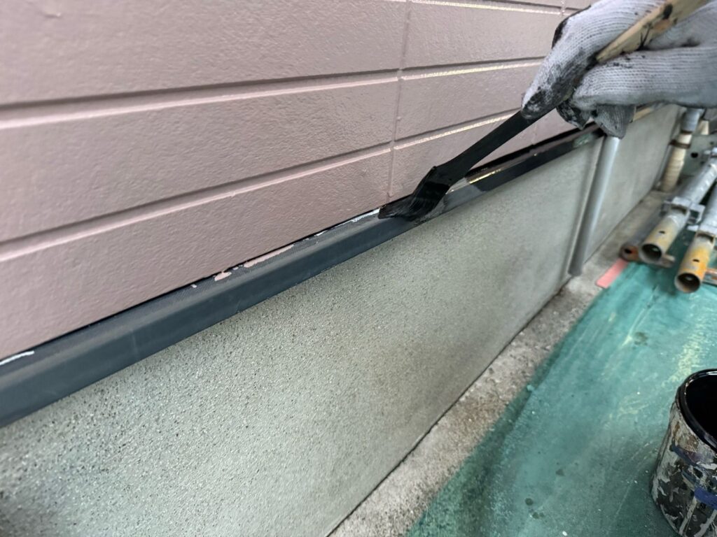 水切り 付帯部塗装 手元