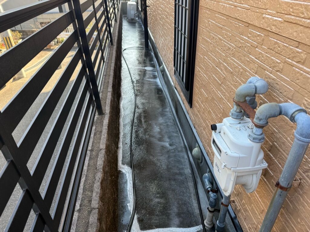 土間 洗浄液塗布