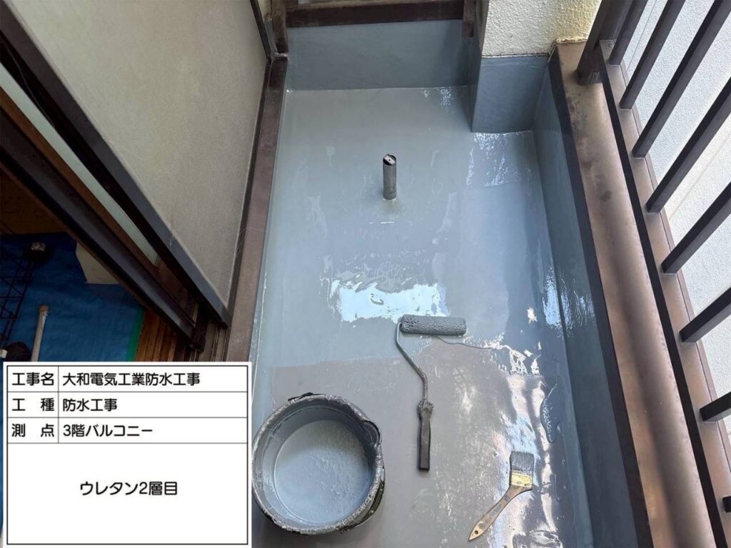 防水工事　3階バルコニー　ウレタン2層目