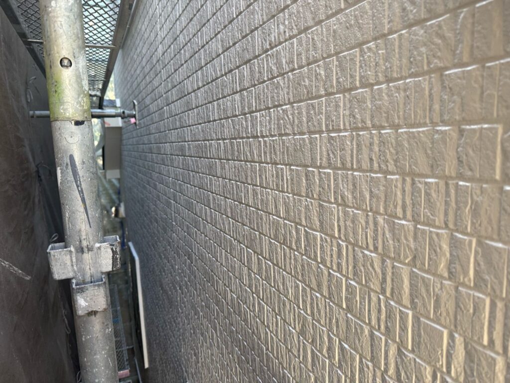 外壁 上塗り途中