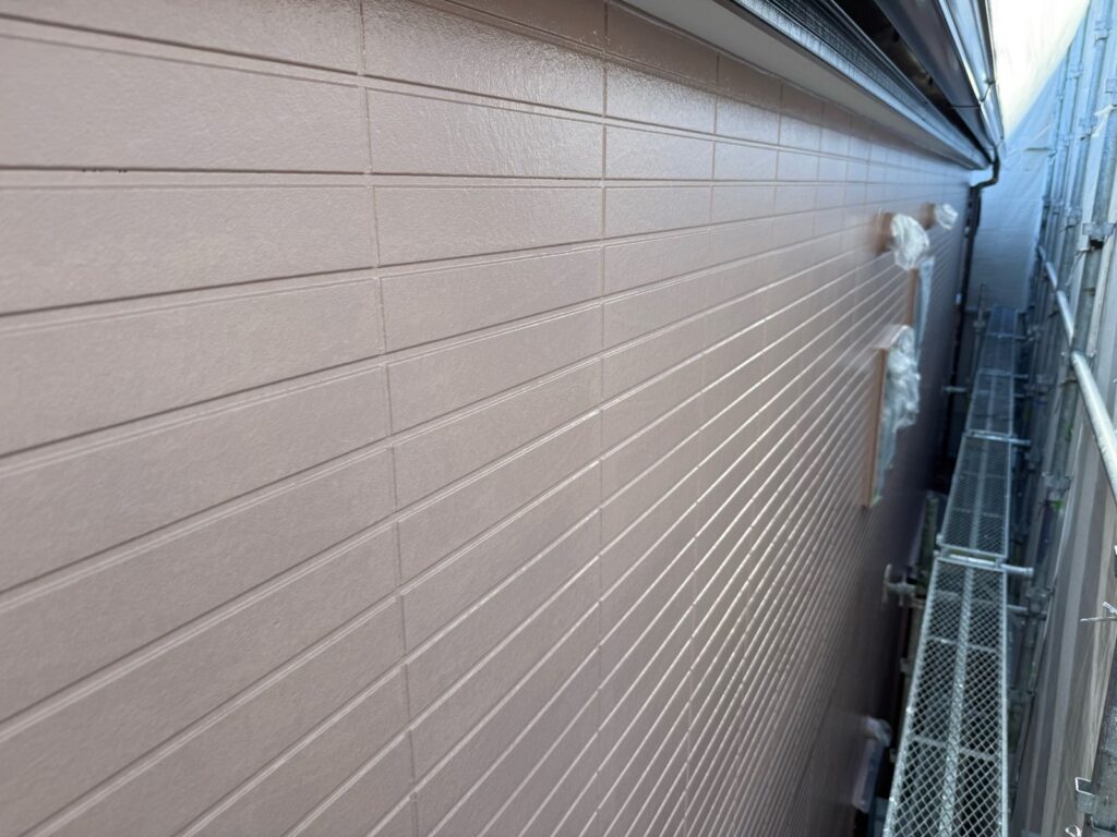 外壁 上塗り途中