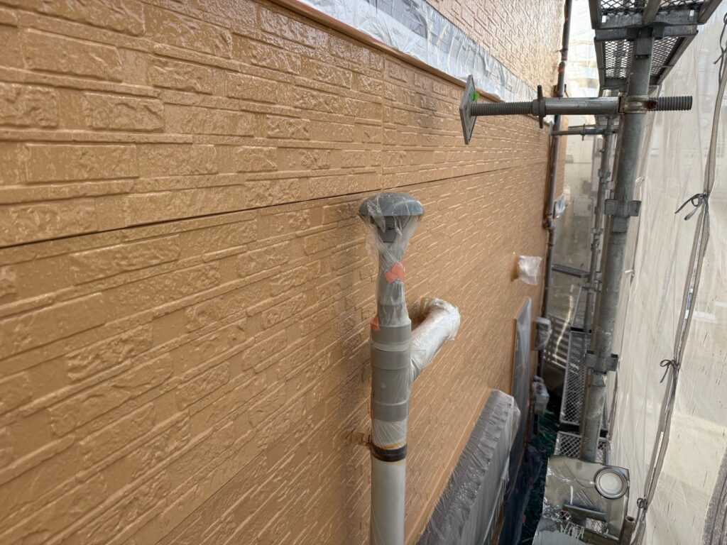 外壁 上塗り途中