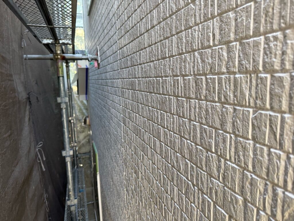 外壁 中塗り途中