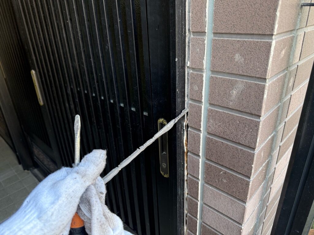 外壁 シール撤去途中