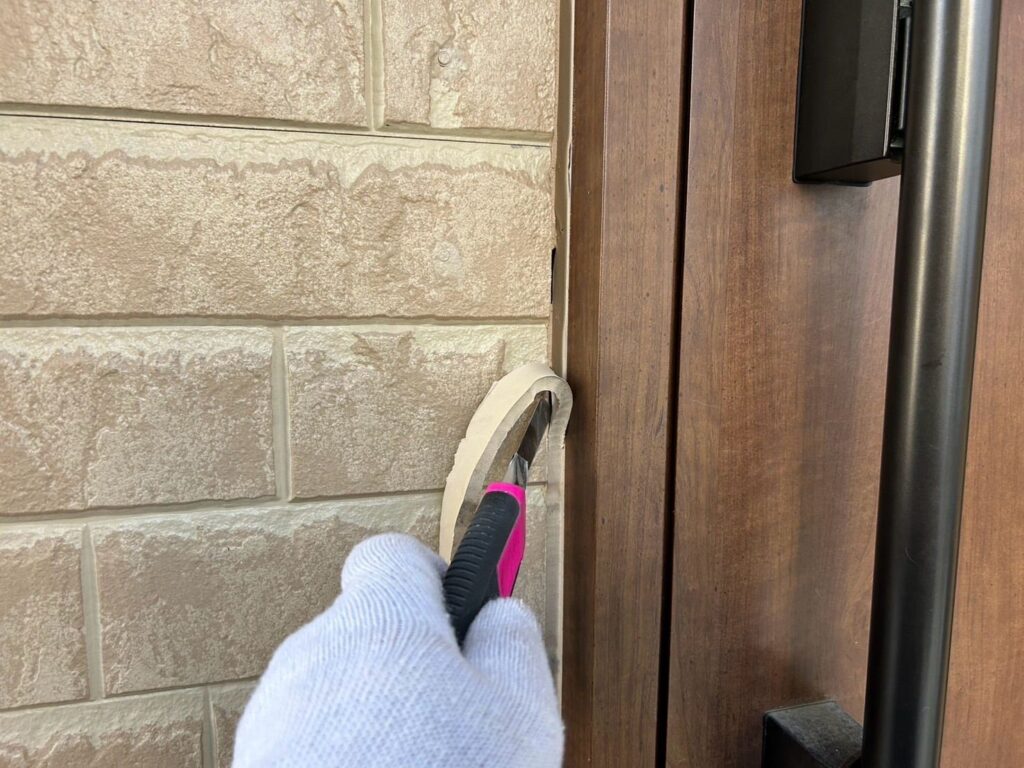 外壁 シール撤去途中