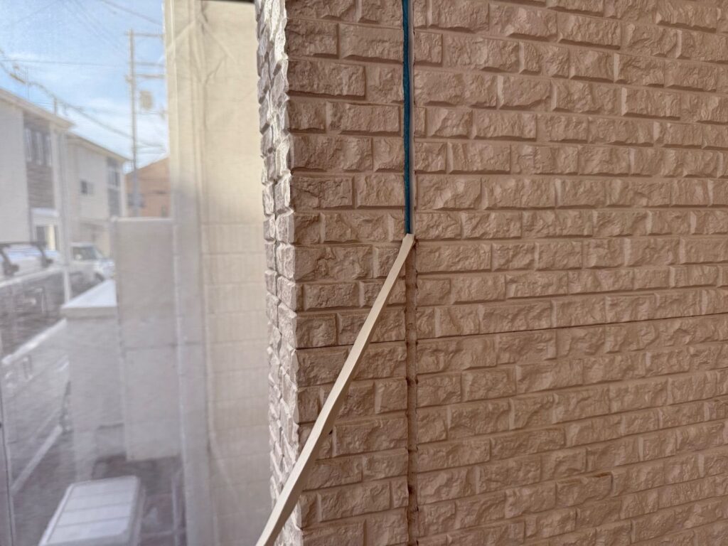 外壁　シール撤去途中