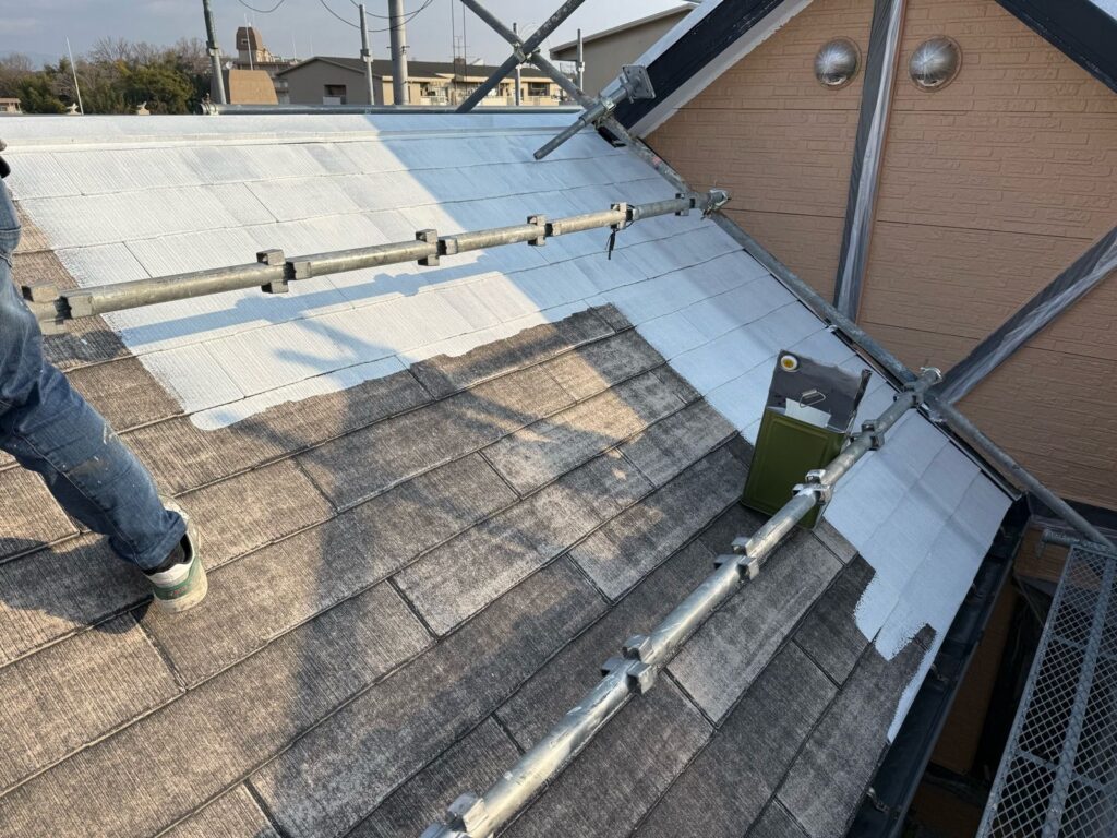 屋根 下塗り途中