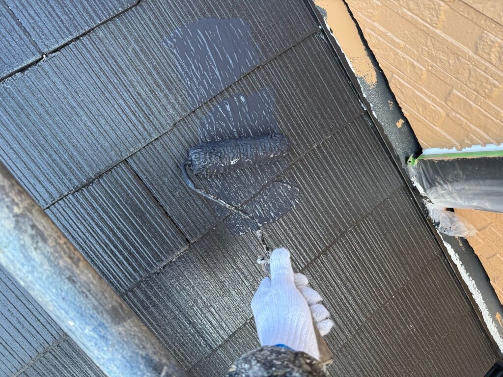 屋根 上塗り手元