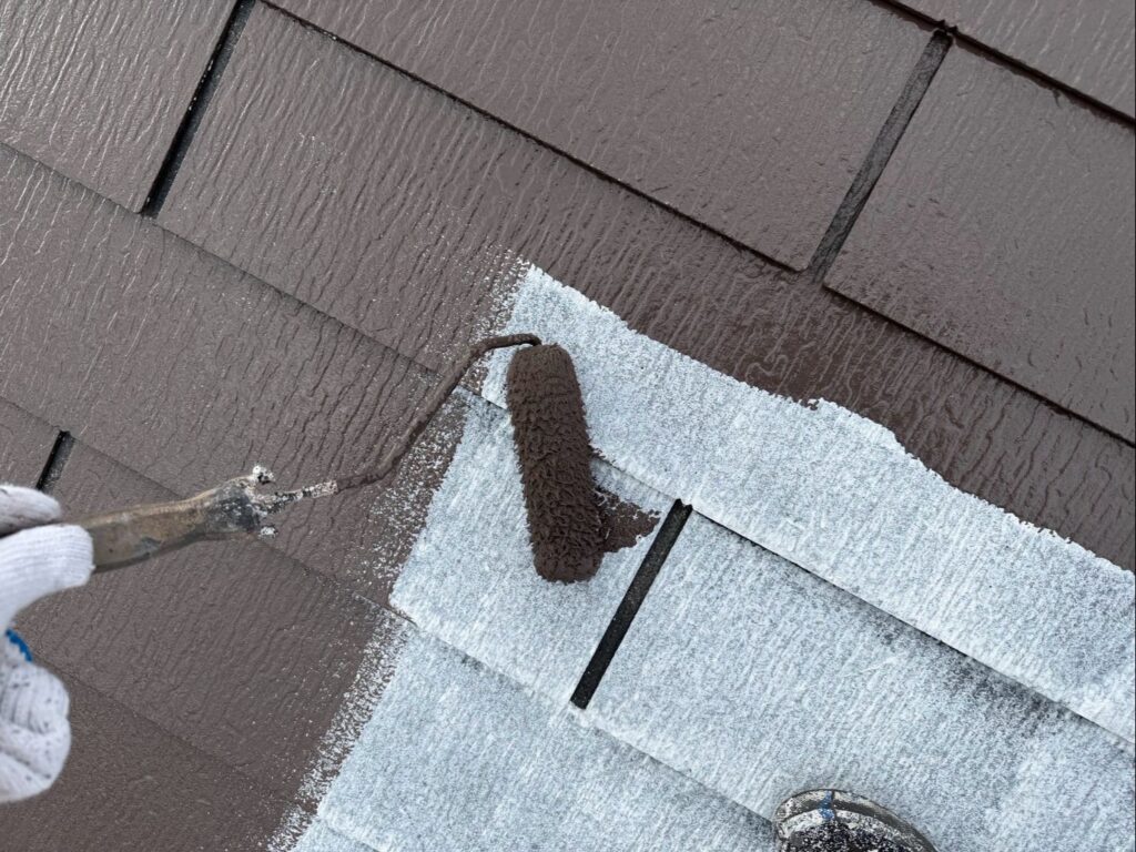 屋根　中塗り手元