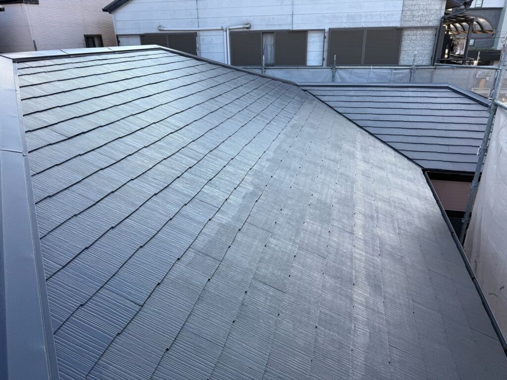 屋根 上塗り途中