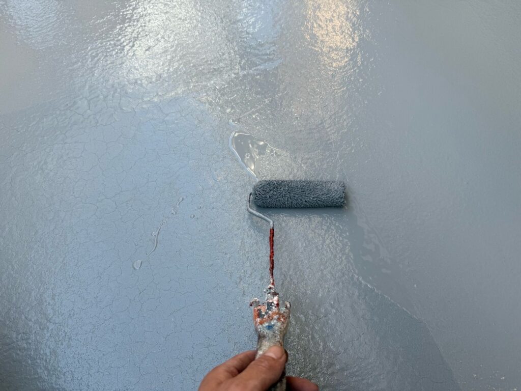 バルコニー 上塗り手元