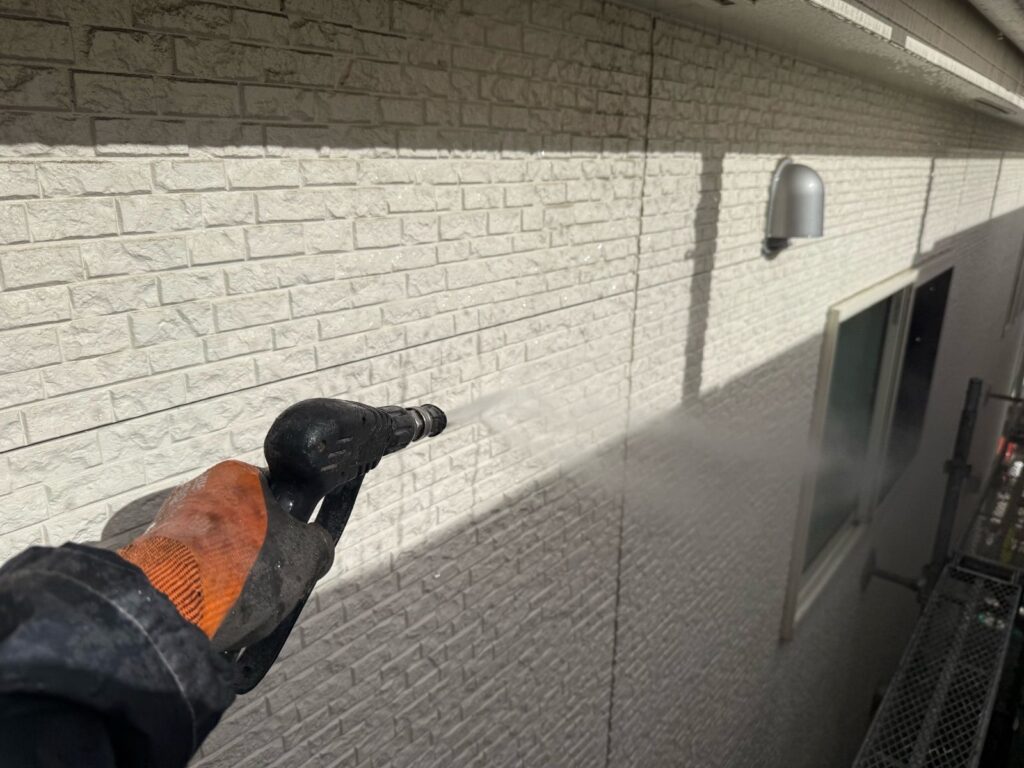 外壁　高圧洗浄手元