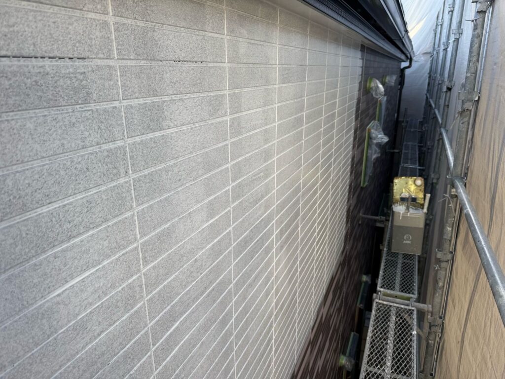 外壁 下塗り途中