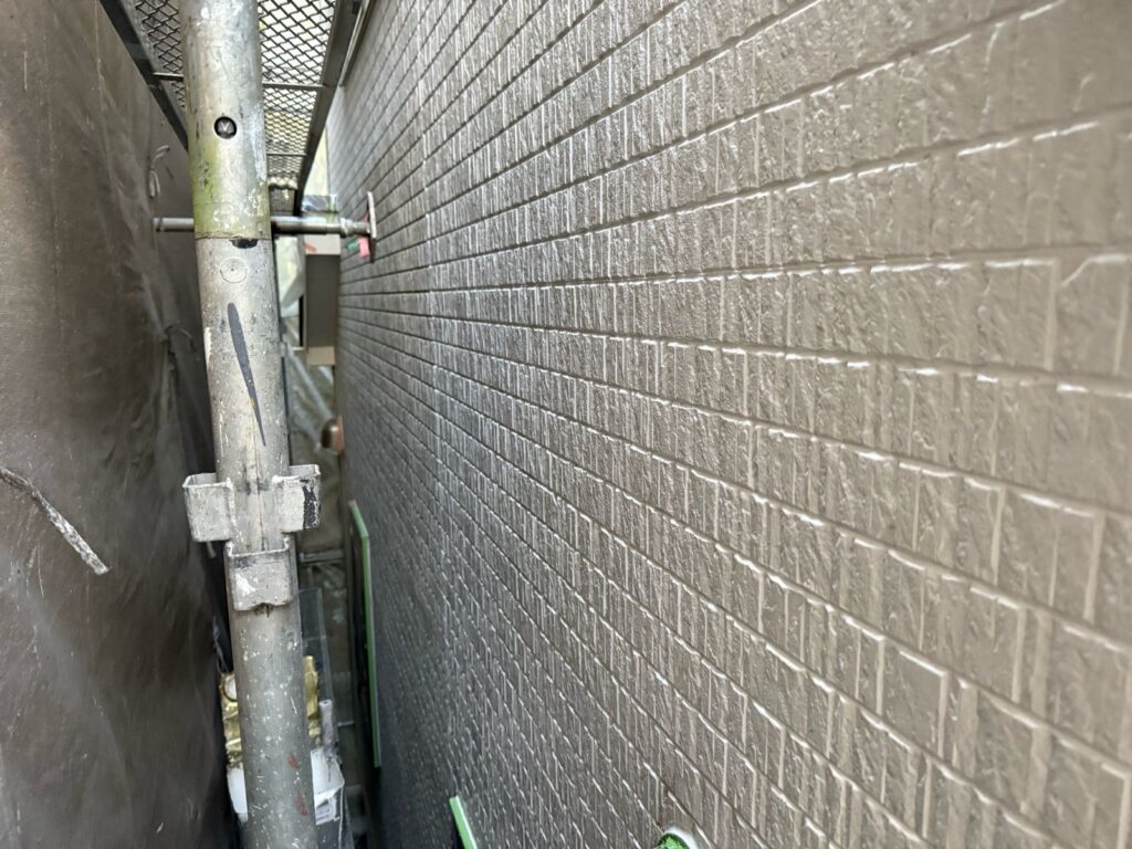 外壁 下塗り途中