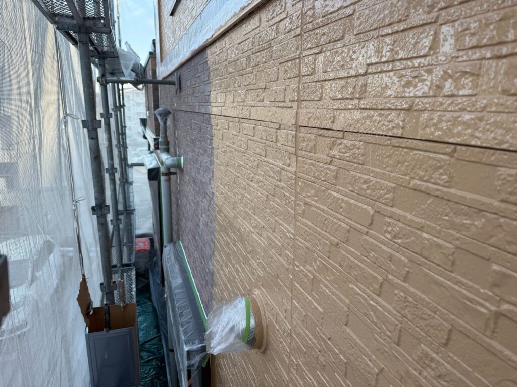 外壁 下塗り途中