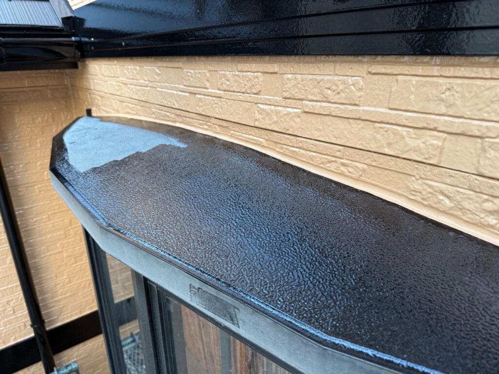 出窓 付帯部 塗装途中