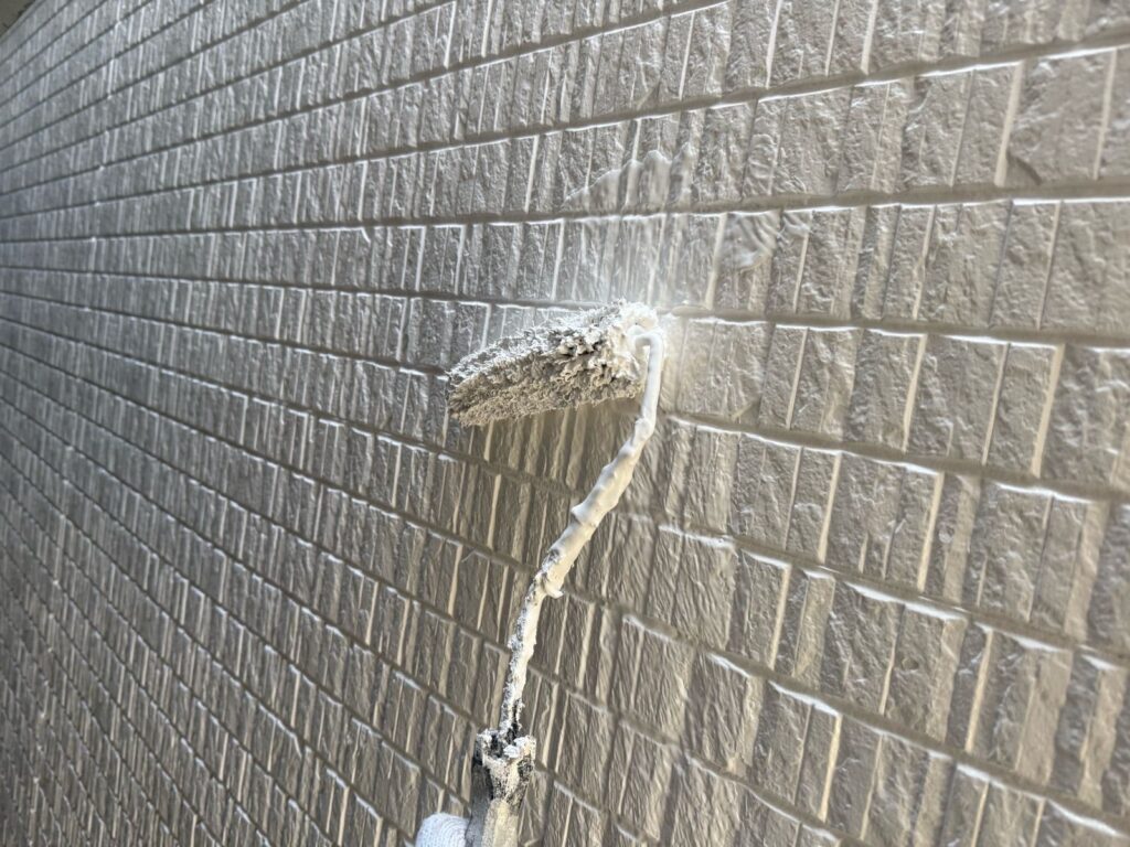 外壁 上塗り手元