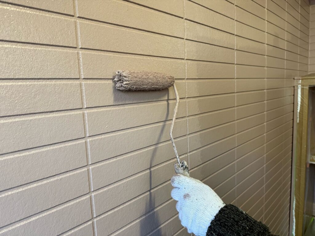 外壁 上塗り手元