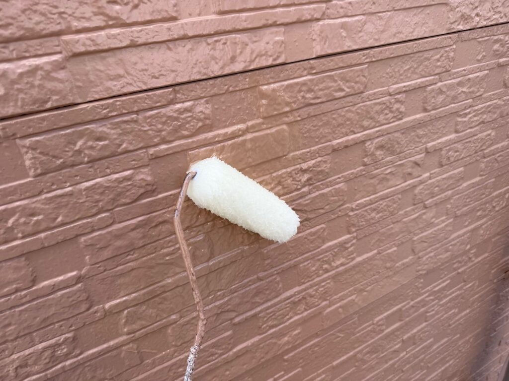 外壁 上塗り手元