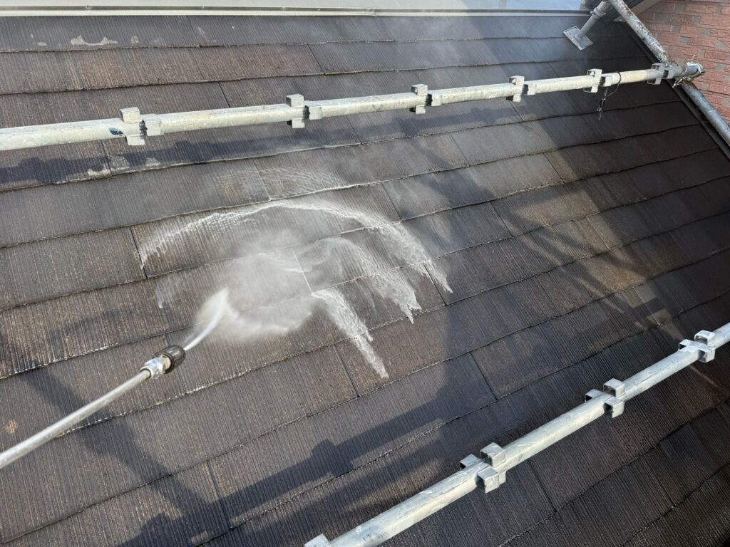 屋根 バイオ洗浄液塗布