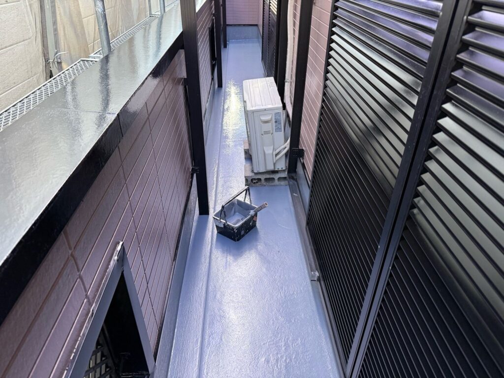 バルコニー 上塗り途中