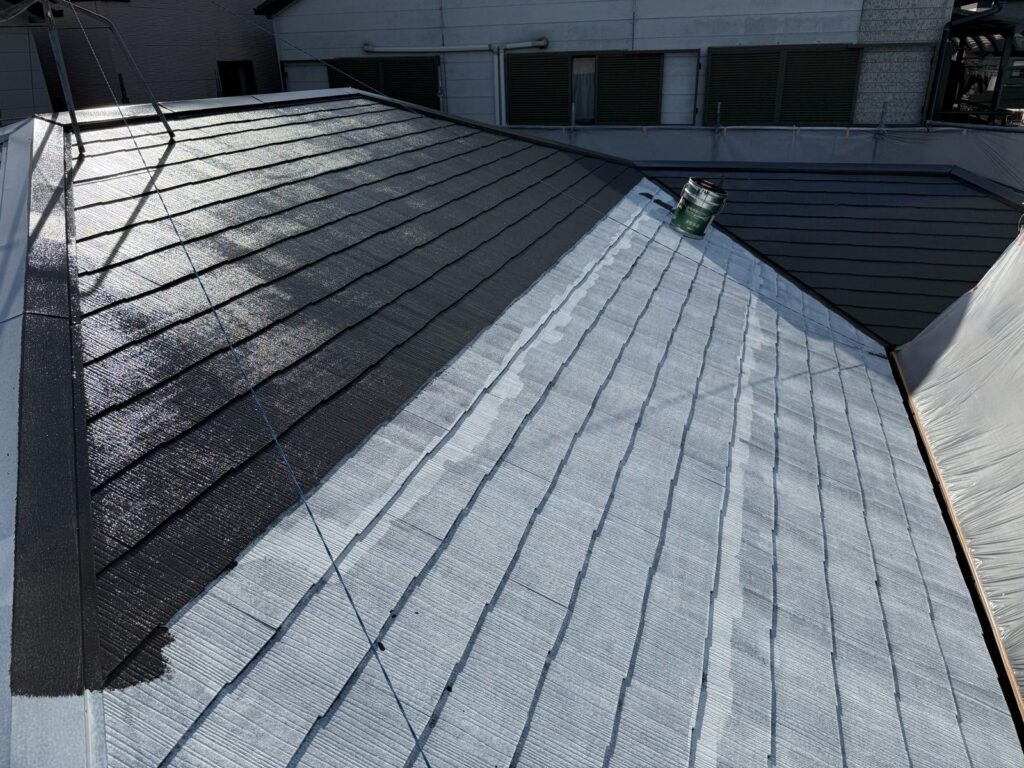 屋根 中塗り途中
