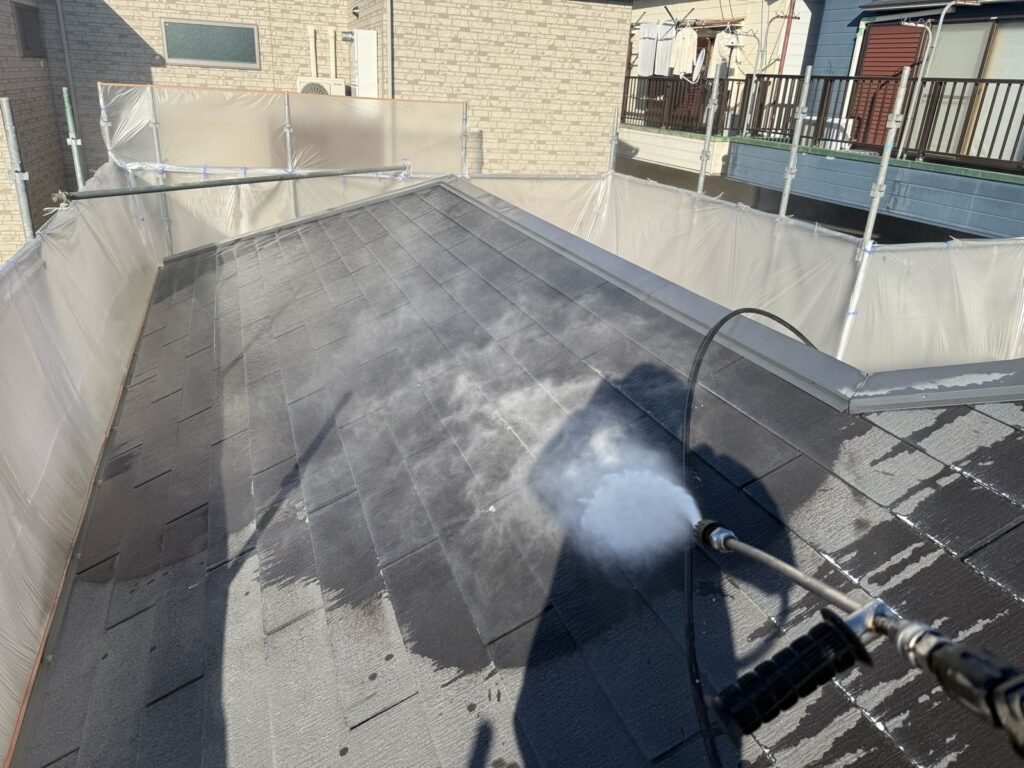 屋根　洗浄液塗布