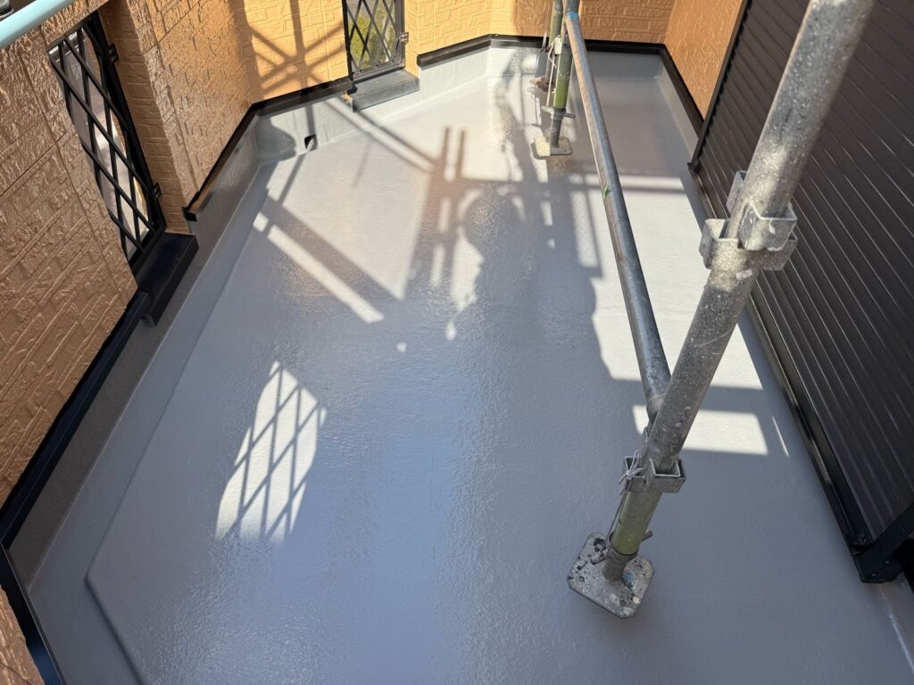 バルコニー 下塗り完了