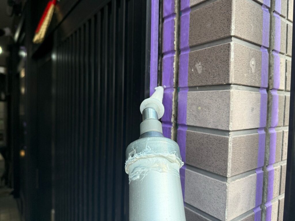 外壁 シール施工手元