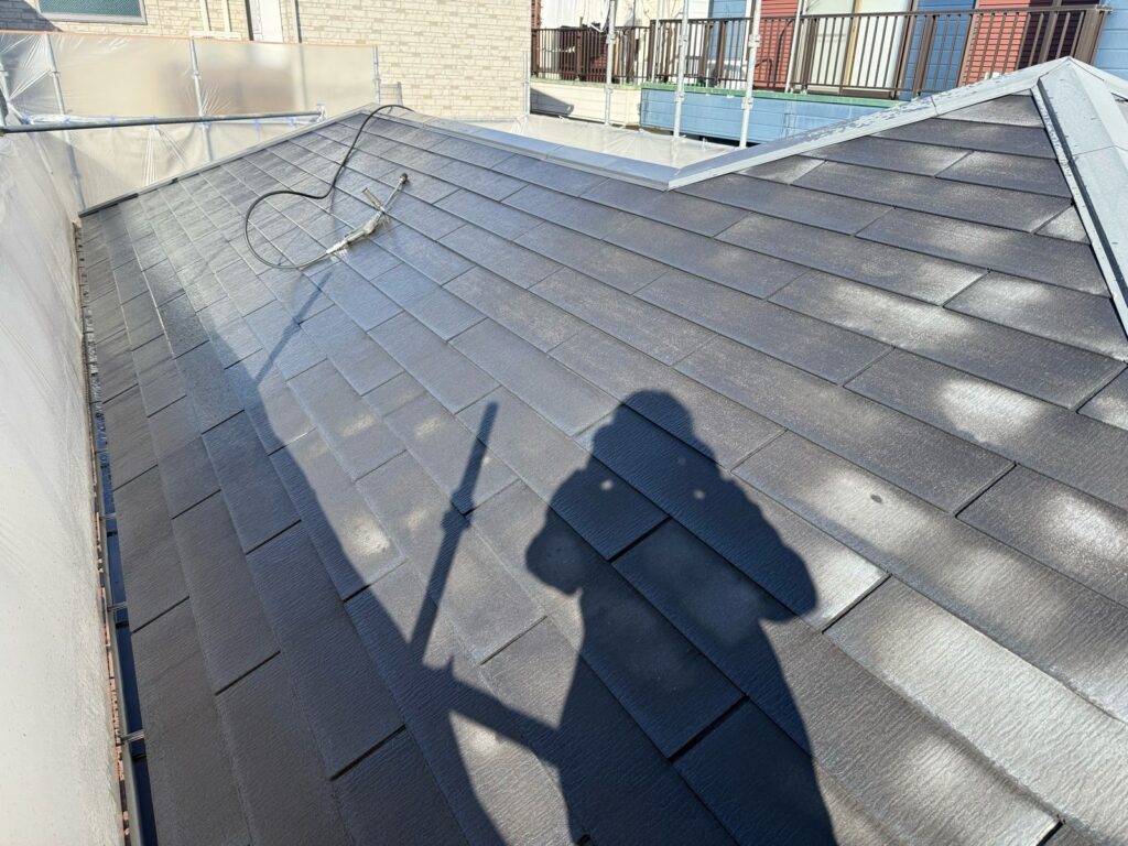 屋根　高圧洗浄途中
