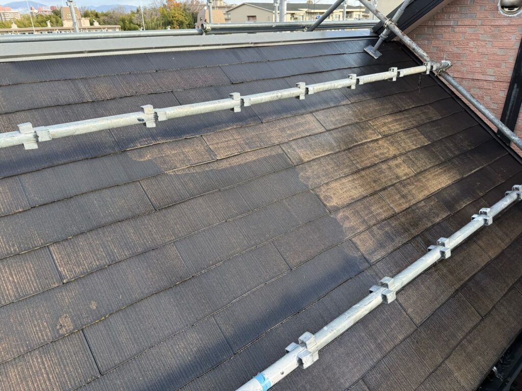 屋根 高圧洗浄途中