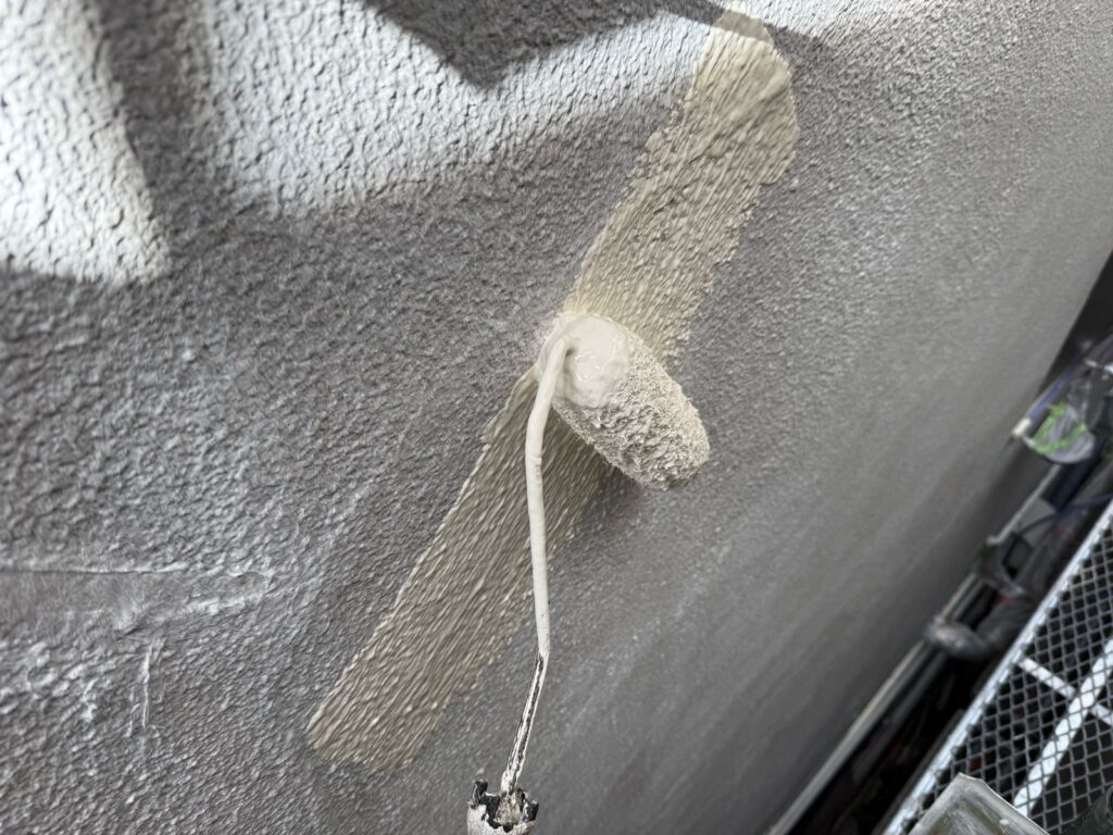 外壁　中塗り手元