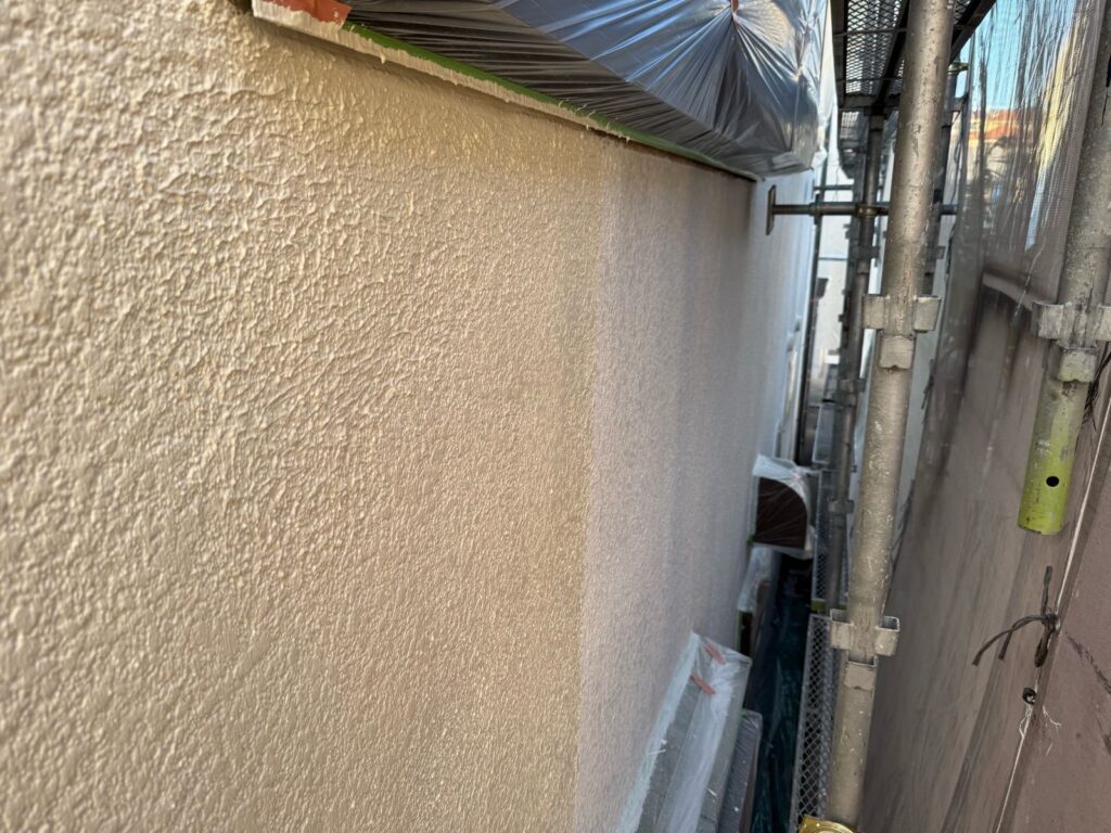 外壁　中塗り途中