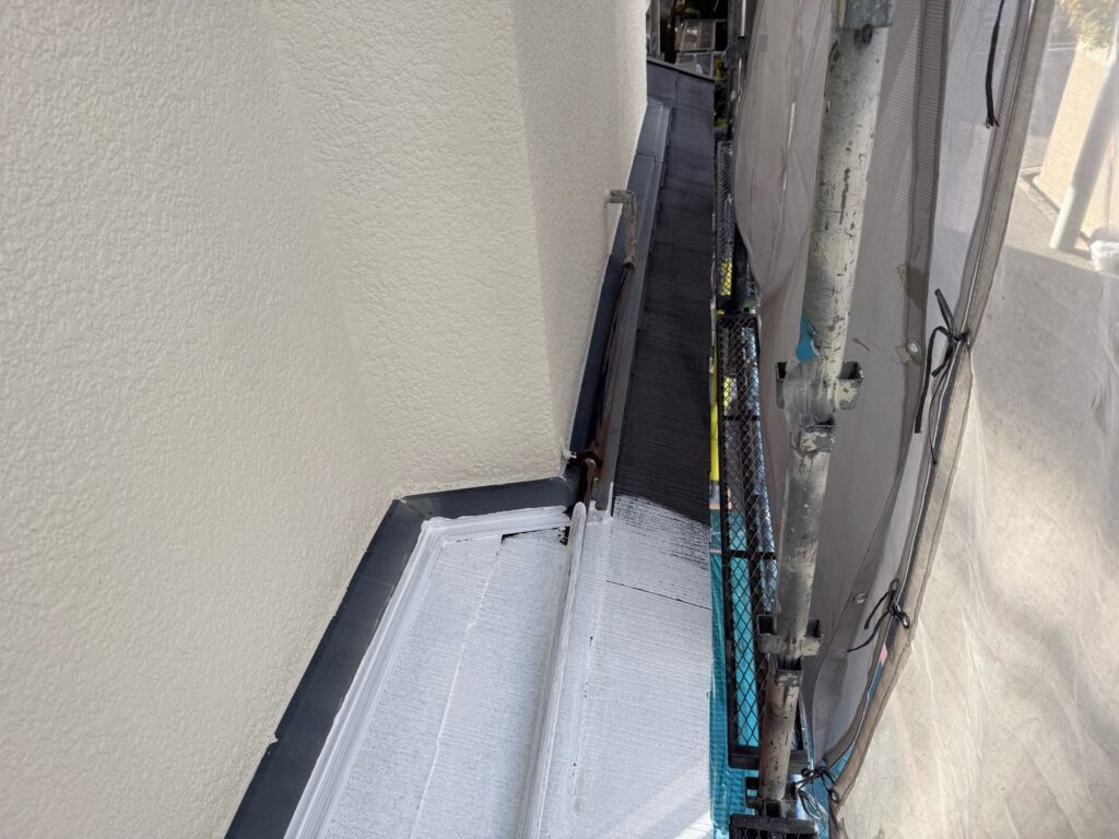 屋根　下塗り途中