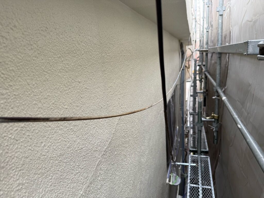 外壁　上塗り途中