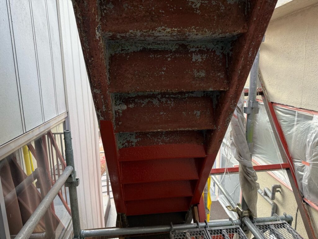 鉄部　下塗り途中